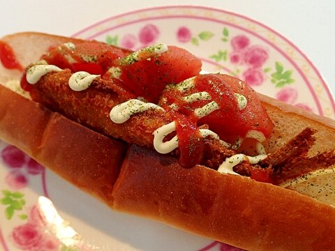 鰯のフライとトマトのロールパン♪